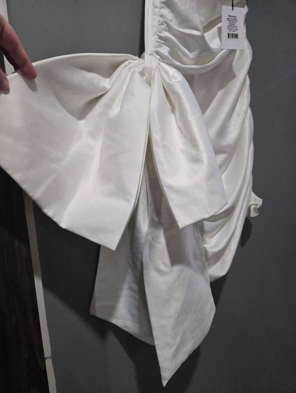 Showpo Betty One Shoulder Mini Dress White Side Bow Ruched NWT Size 6 Bridal - Picture 6 of 11